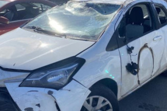 Serrure avant droit TOYOTA YARIS 3