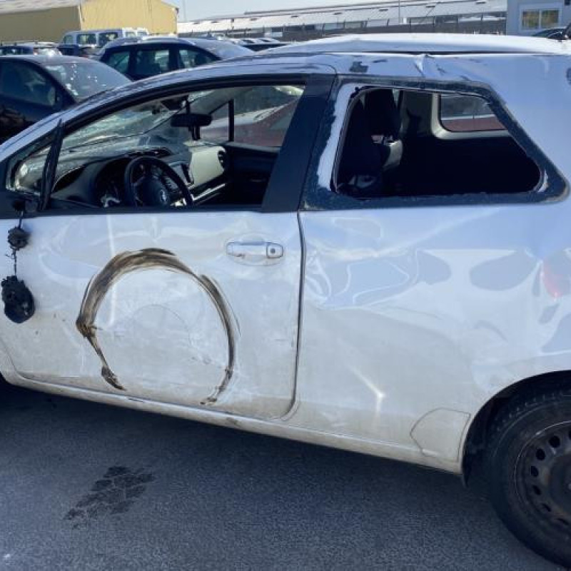 Serrure avant droit TOYOTA YARIS 3 Photo n°9