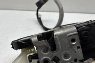 Serrure avant gauche PEUGEOT 208 1