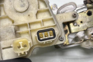 Serrure avant droit HONDA CIVIC 7