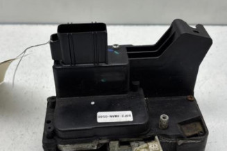 Serrure avant gauche FORD FIESTA 5 Photo n°1