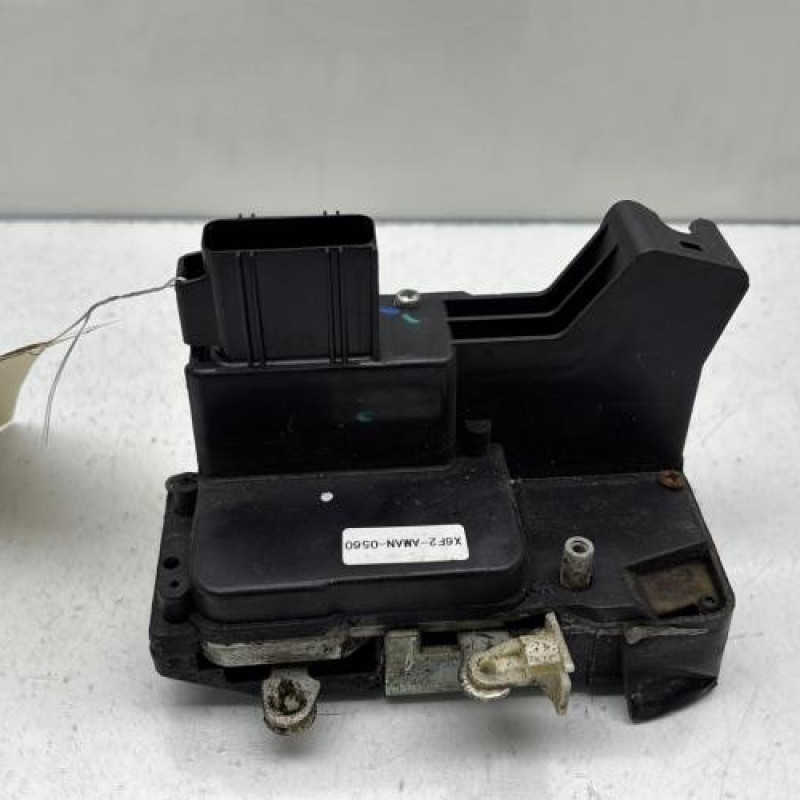 Serrure avant gauche FORD FIESTA 5 Photo n°1