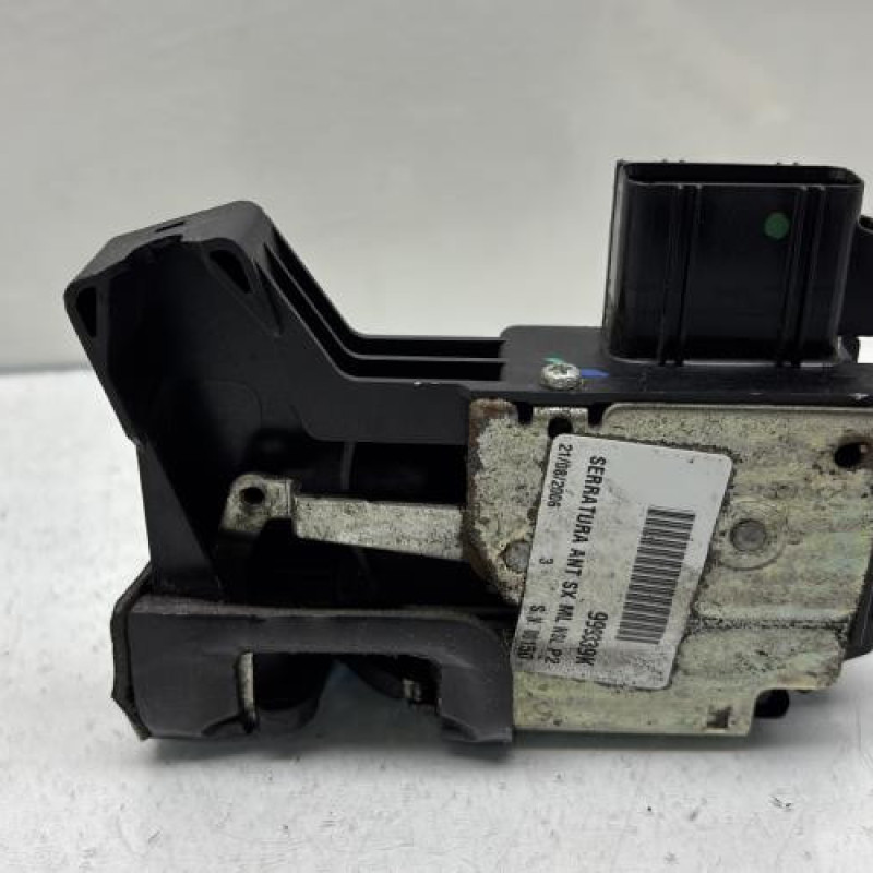 Serrure avant gauche FORD FIESTA 5 Photo n°4