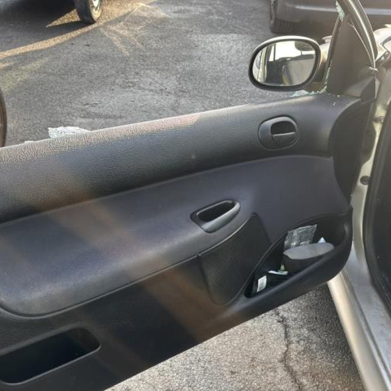 Feu arriere stop central PEUGEOT 206 Photo n°13