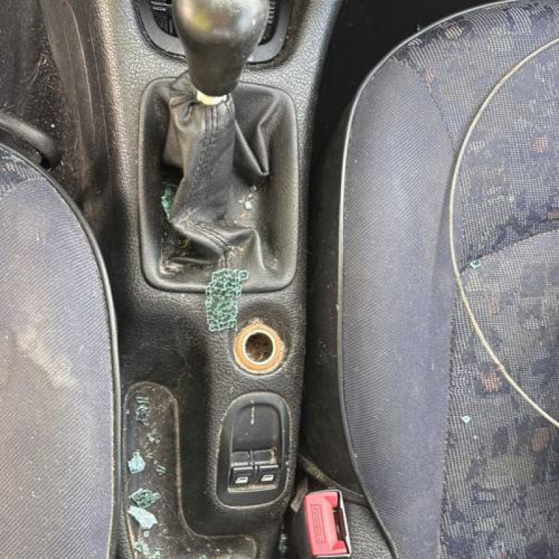 Feu arriere stop central PEUGEOT 206 Photo n°18