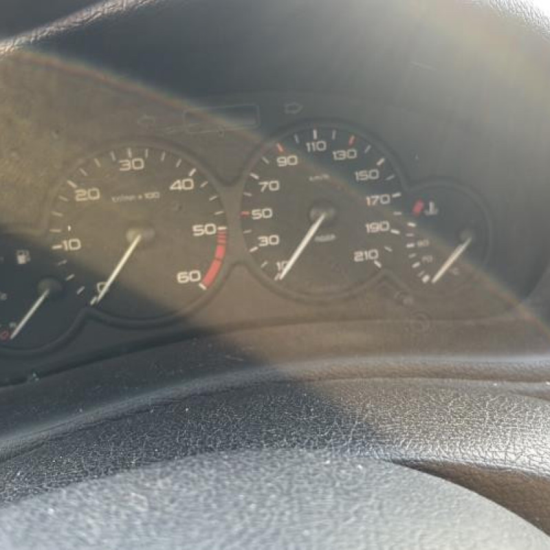 Feu arriere stop central PEUGEOT 206 Photo n°19