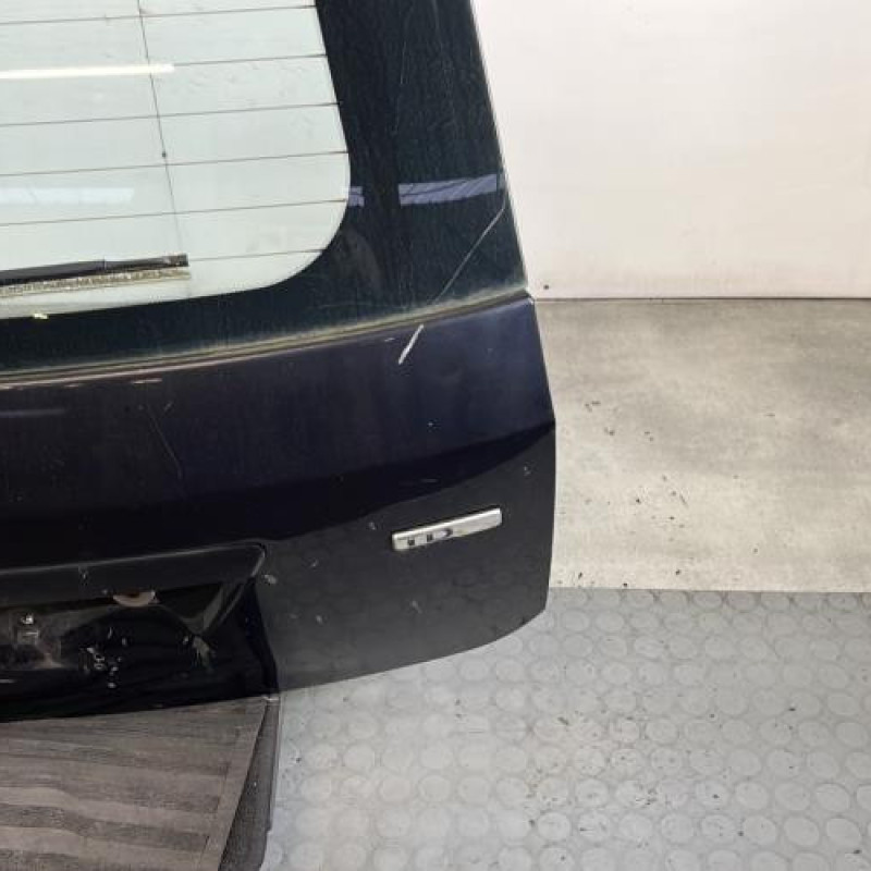 Malle/Hayon arriere FORD FIESTA 5 Photo n°4