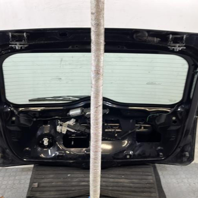 Malle/Hayon arriere FORD FIESTA 5 Photo n°10