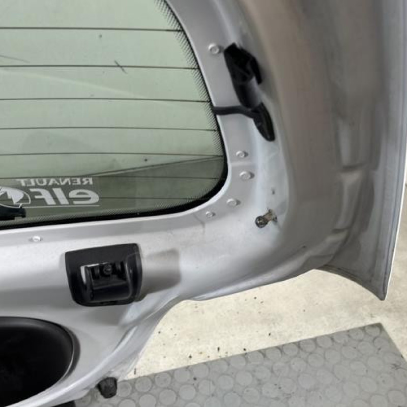 Malle/Hayon arriere RENAULT TWINGO 2 Photo n°10