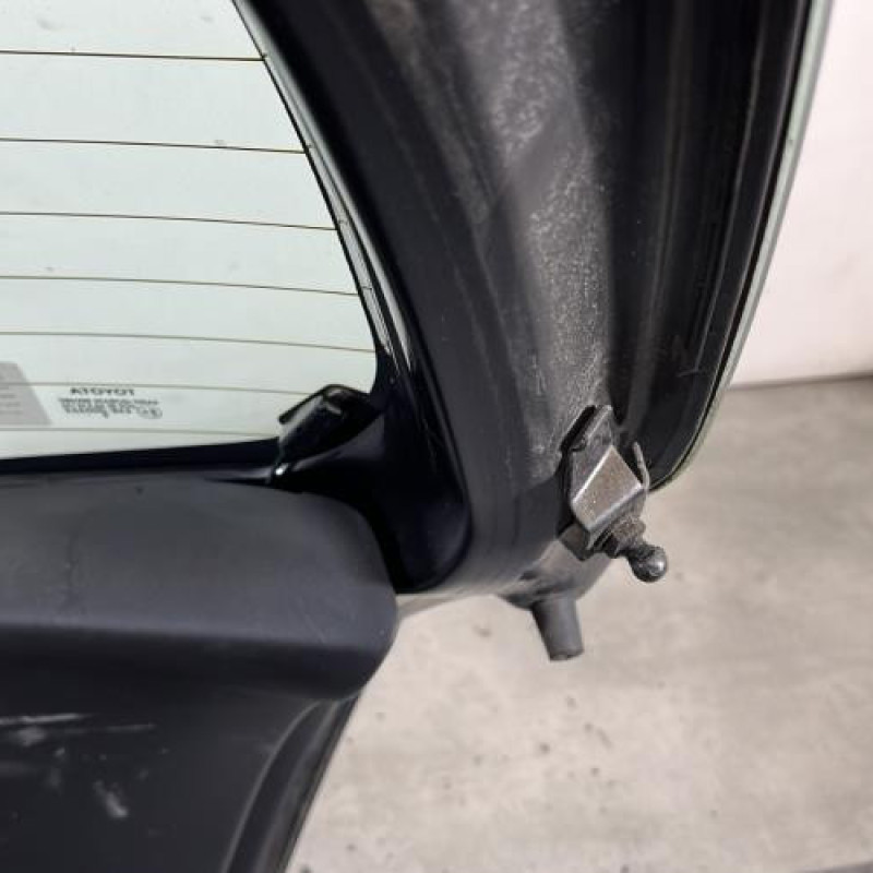 Malle/Hayon arriere TOYOTA YARIS 2 Photo n°8