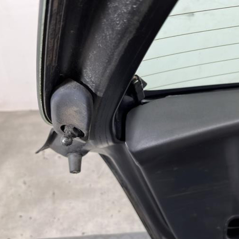 Malle/Hayon arriere TOYOTA YARIS 2 Photo n°9