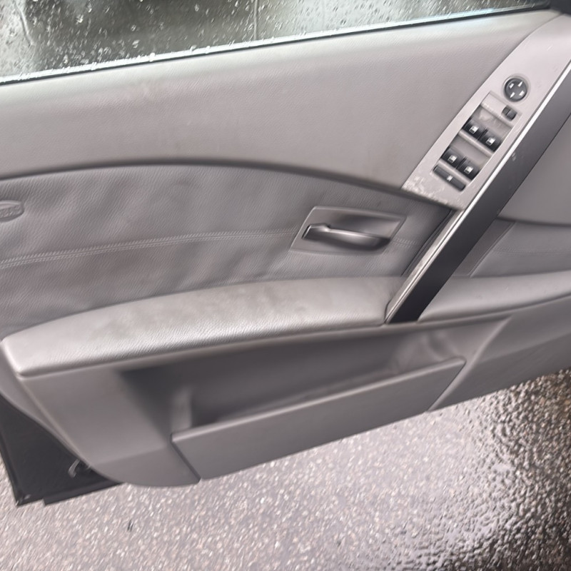 BMW SERIE 5 E60 PHASE 2 520d 2.0D - 16V TURBO Photo n°9