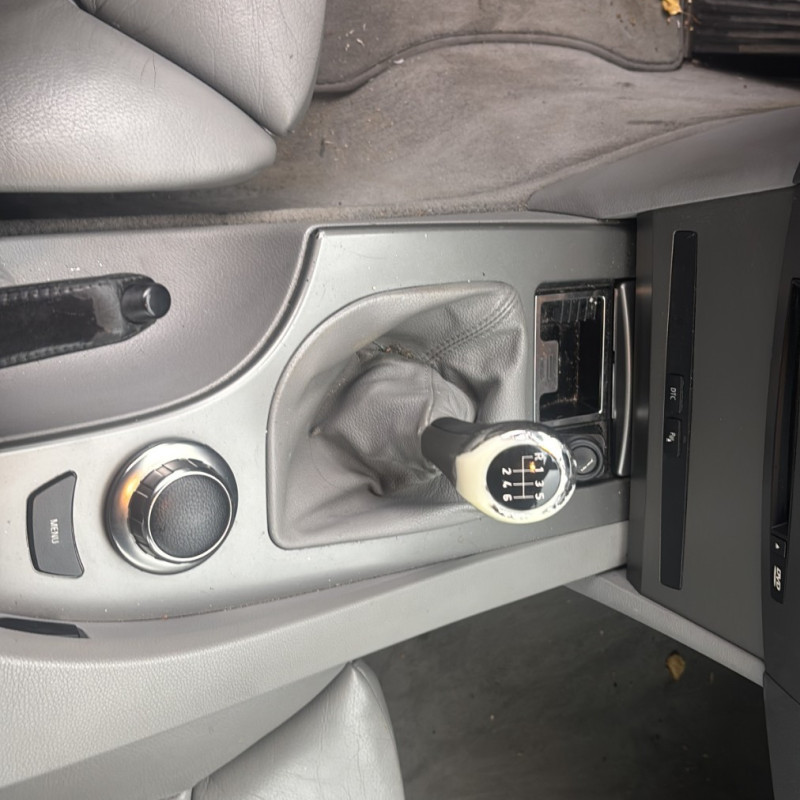 BMW SERIE 5 E60 PHASE 2 520d 2.0D - 16V TURBO Photo n°18