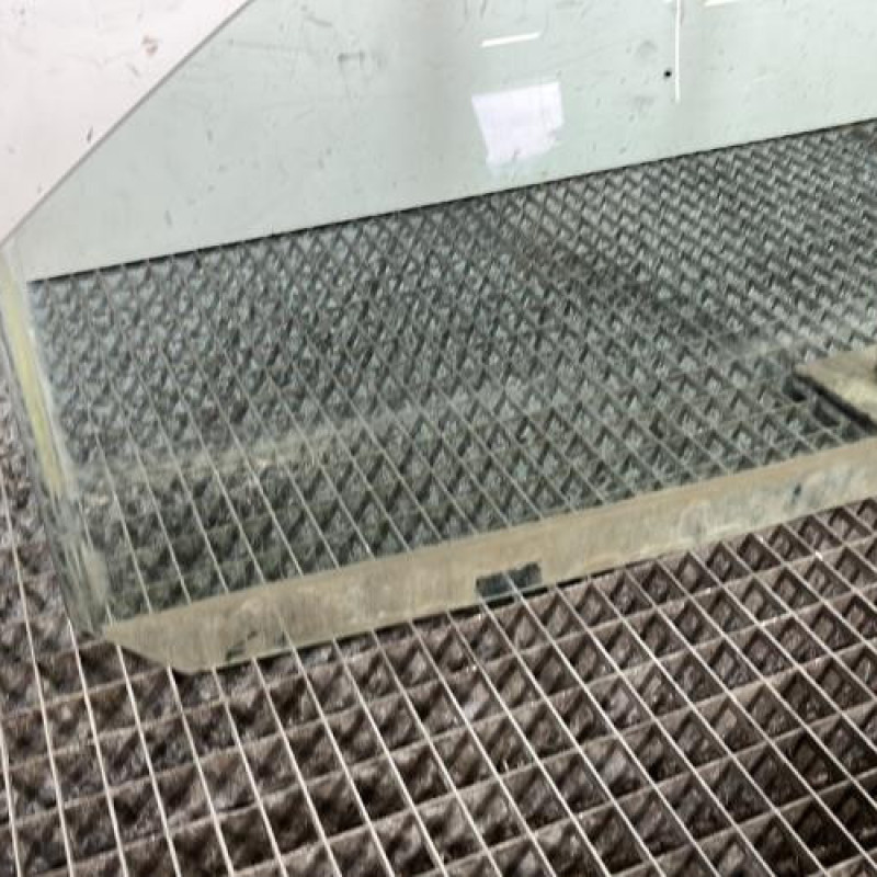 Vitre avant gauche VOLKSWAGEN NEW BEETLE 1 Photo n°2