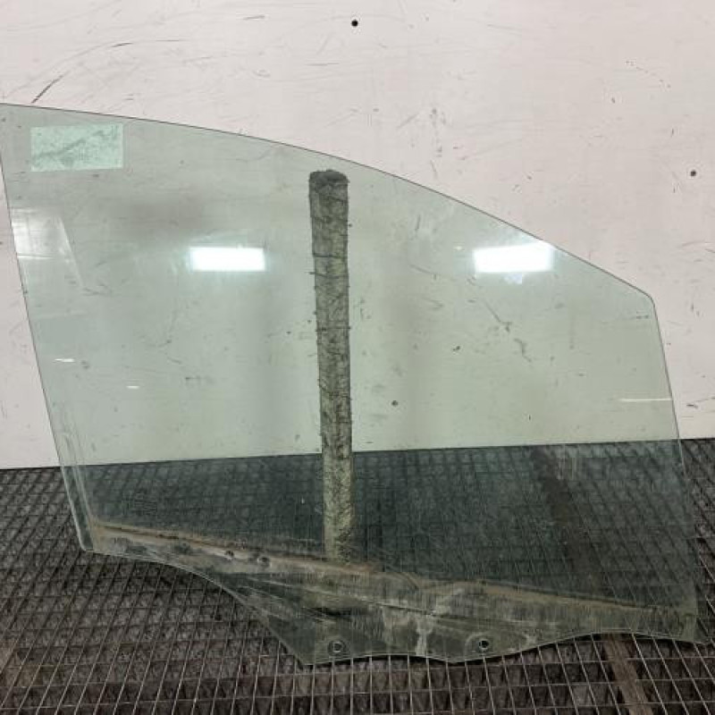 Vitre avant droit PEUGEOT 208 1 Photo n°1