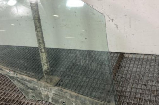 Vitre avant droit PEUGEOT 208 1