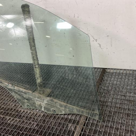 Vitre avant droit PEUGEOT 208 1