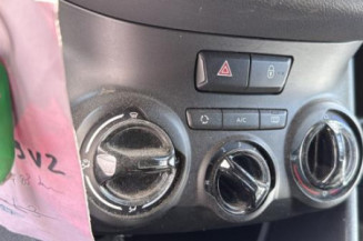 Vitre avant droit PEUGEOT 208 1