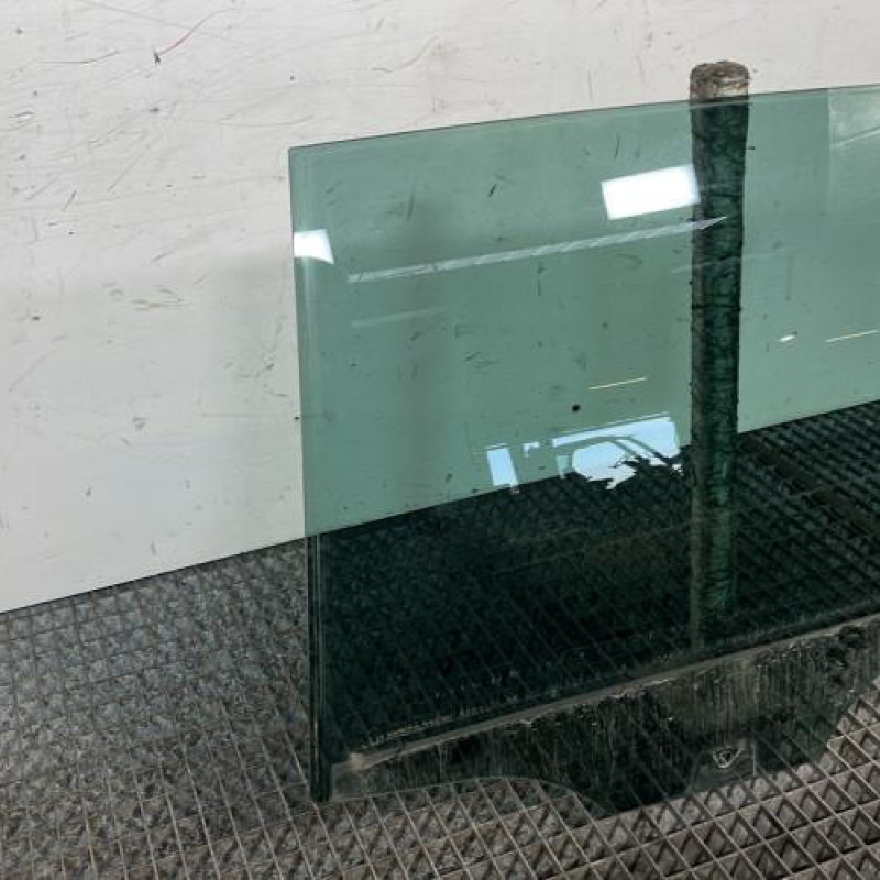 Vitre arriere gauche VOLKSWAGEN GOLF 7 Photo n°2