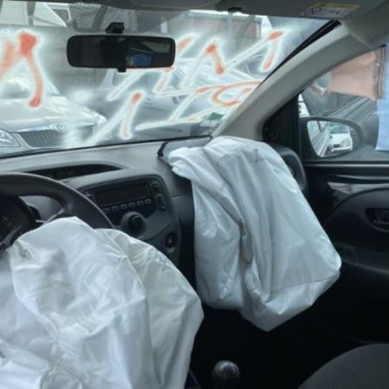 Pare boue arriere gauche PEUGEOT 108 Photo n°17