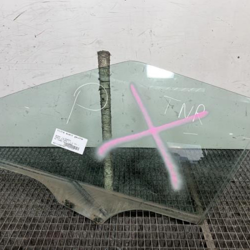 Vitre avant gauche SKODA FABIA 2 Photo n°1