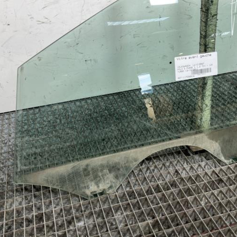 Vitre avant gauche VOLKSWAGEN POLO 5 Photo n°2