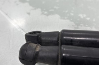 Verin de coffre TOYOTA YARIS 3