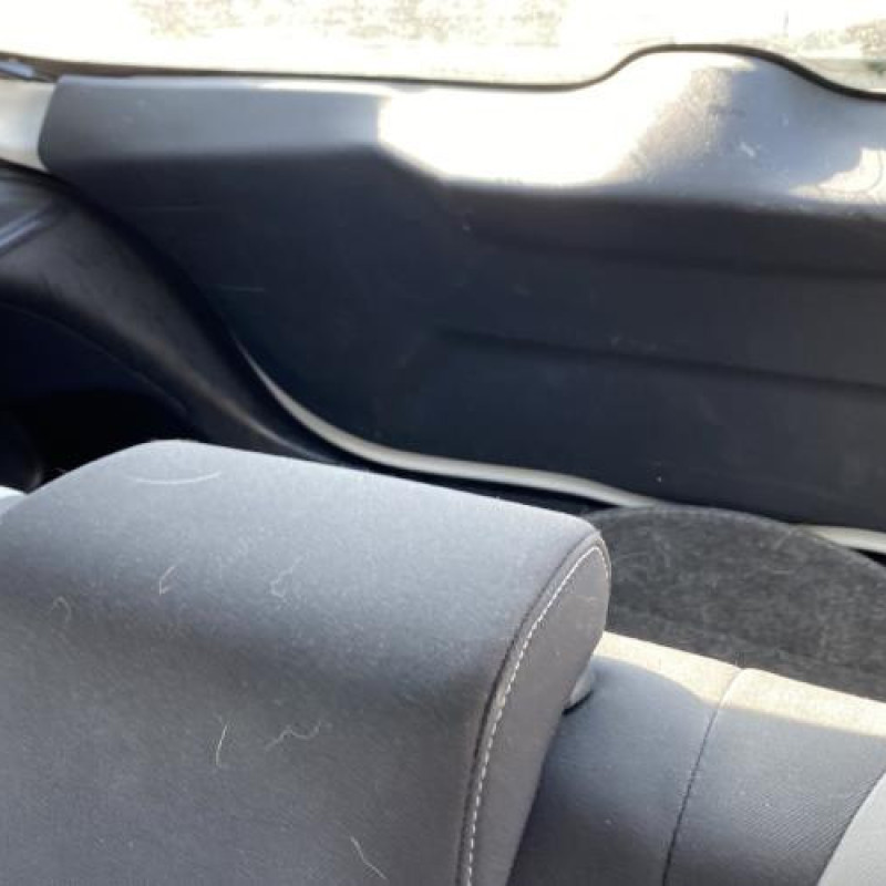 Verin de coffre TOYOTA YARIS 3 Photo n°17