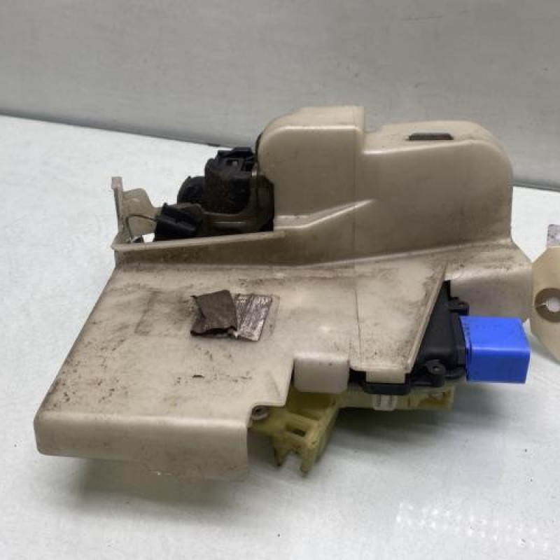 Serrure avant gauche VOLKSWAGEN POLO 4 Photo n°2