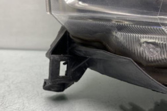 Optique avant principal droit (feux)(phare) TOYOTA AVENSIS 2