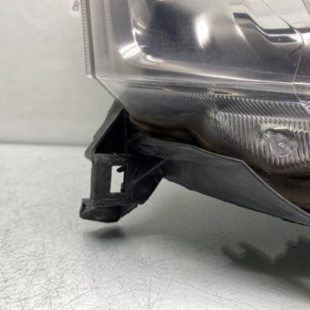 Optique avant principal droit (feux)(phare) TOYOTA AVENSIS 2