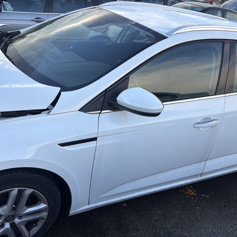 RENAULT MEGANE 4 PHASE 1 BREAK 1.5 BLUE DCI - 8V TURBO Photo n°12