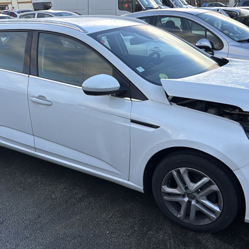 RENAULT MEGANE 4 PHASE 1 BREAK 1.5 BLUE DCI - 8V TURBO Photo n°13