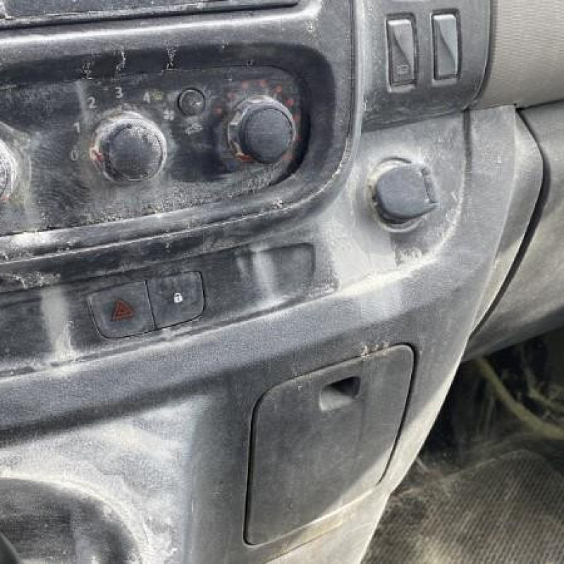 RENAULT TRAFIC 3 COURT PHASE 1 1.6 DCI - 16V TURBO Photo n°14