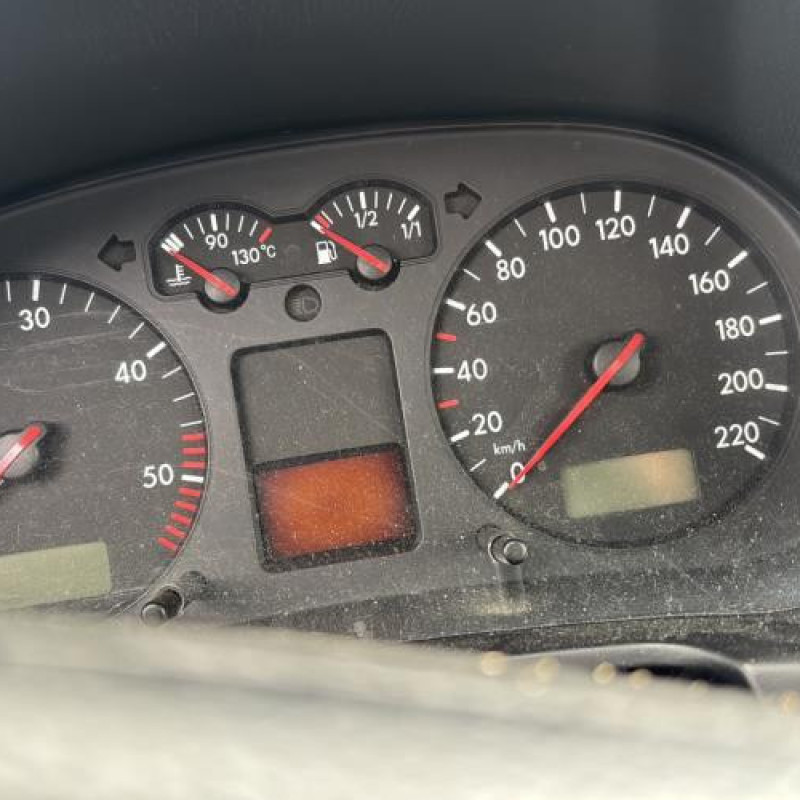 Calandre VOLKSWAGEN GOLF 4 Photo n°19