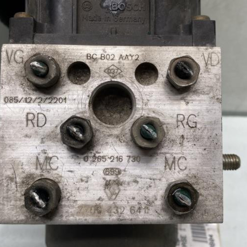 Bloc ABS (freins anti-blocage) RENAULT CLIO 2 Photo n°5