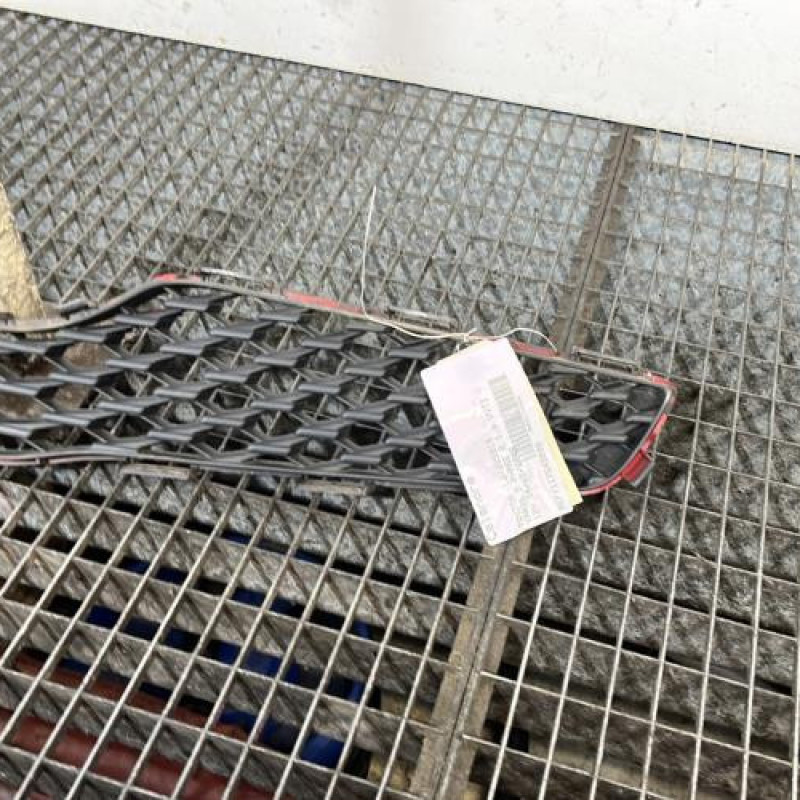 Calandre TOYOTA YARIS 2 Photo n°3