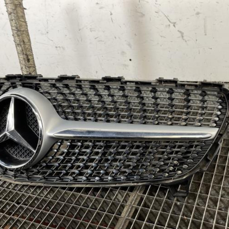 Calandre MERCEDES CLASSE A 176 Photo n°3