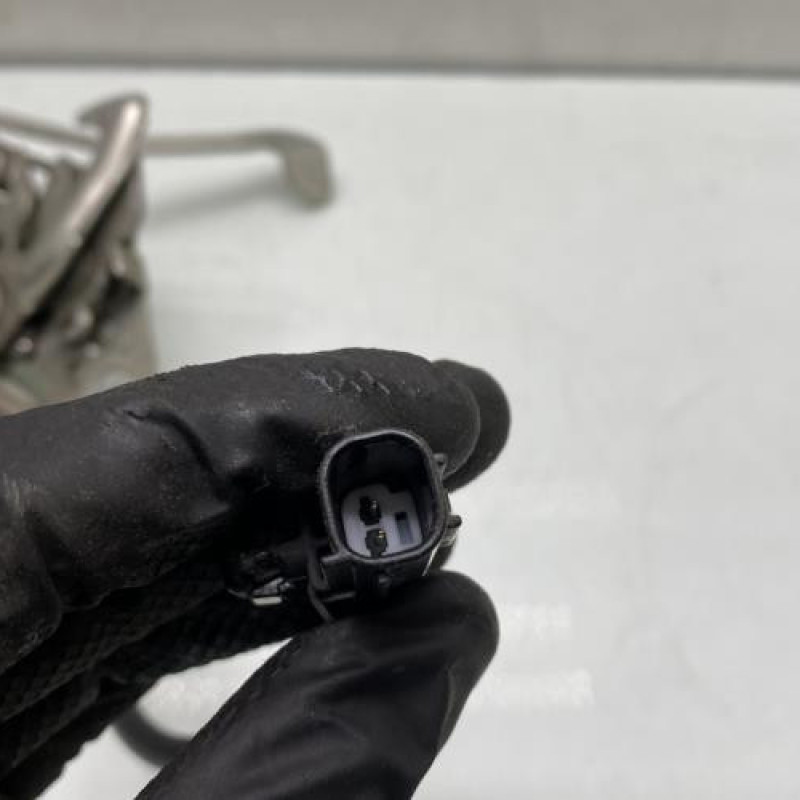 Fermeture de capot PEUGEOT 108 Photo n°3