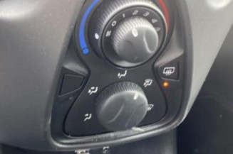 Fermeture de capot PEUGEOT 108