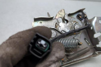 Fermeture de capot MITSUBISHI SPACE STAR 3