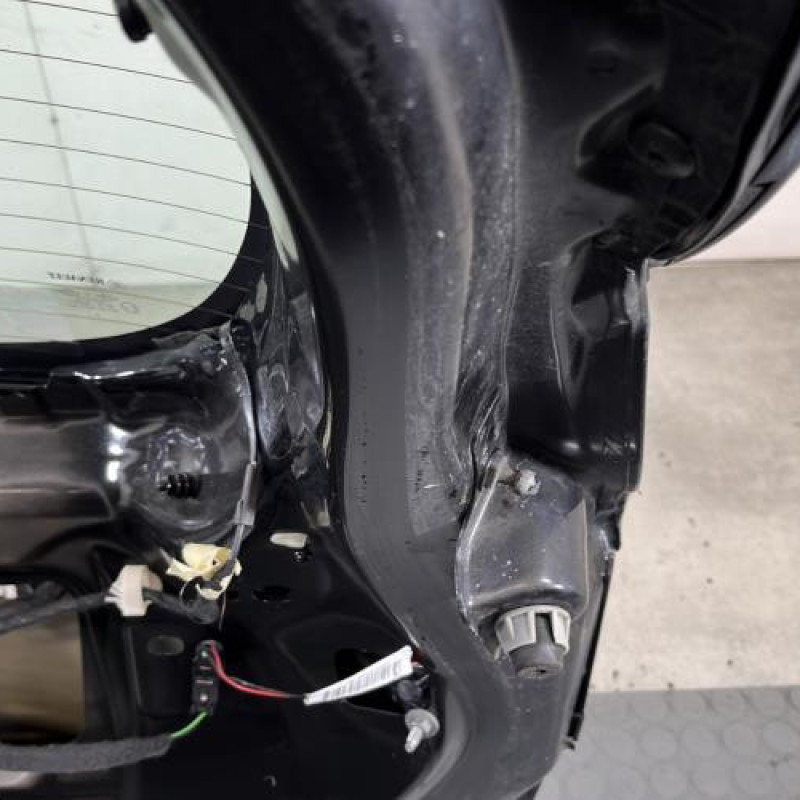 Malle/Hayon arriere RENAULT CLIO 4 Photo n°8
