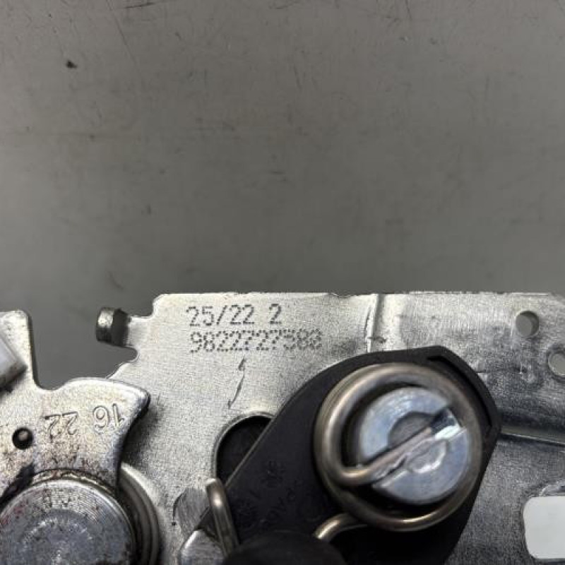 Fermeture de capot PEUGEOT 208 2 Photo n°4