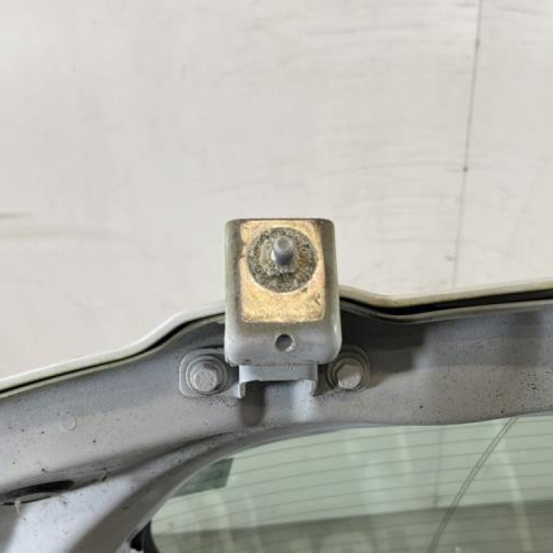 Malle/Hayon arriere RENAULT CLIO 4 Photo n°6