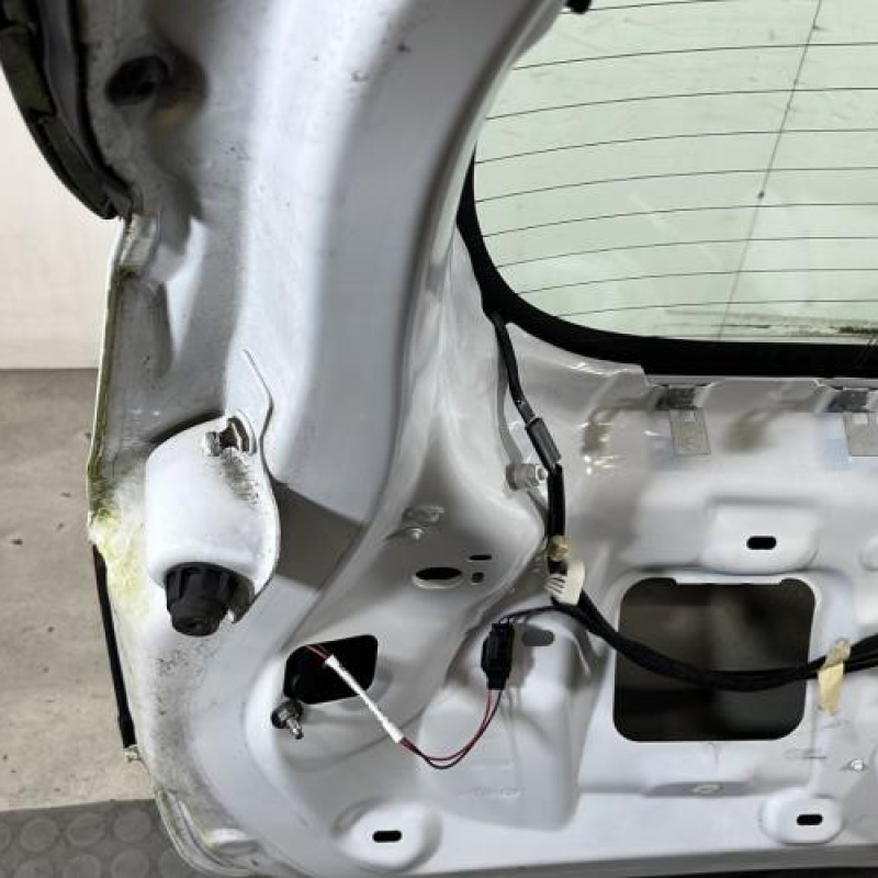 Malle/Hayon arriere RENAULT CLIO 4 Photo n°9