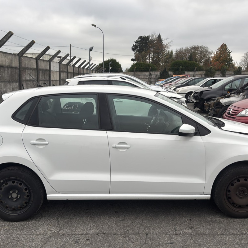 VOLKSWAGEN POLO 5 PHASE 2 1.0 MPI - 12V Photo n°6