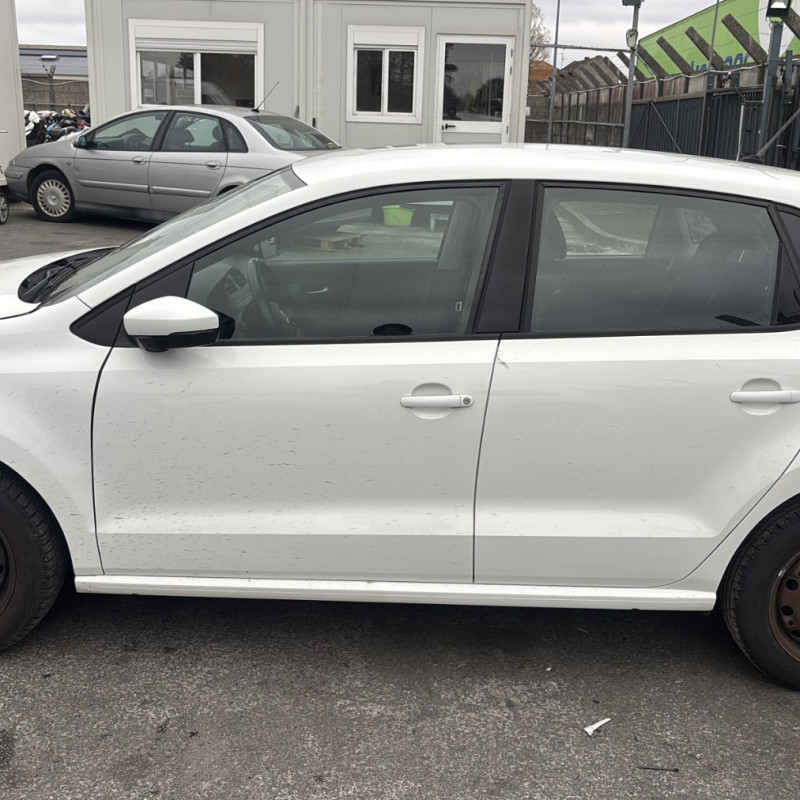 VOLKSWAGEN POLO 5 PHASE 2 1.0 MPI - 12V Photo n°8