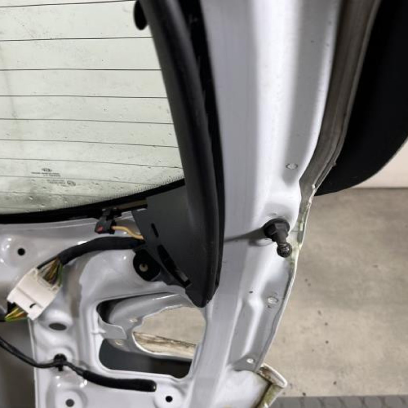 Malle/Hayon arriere KIA CEE-D 2 Photo n°9