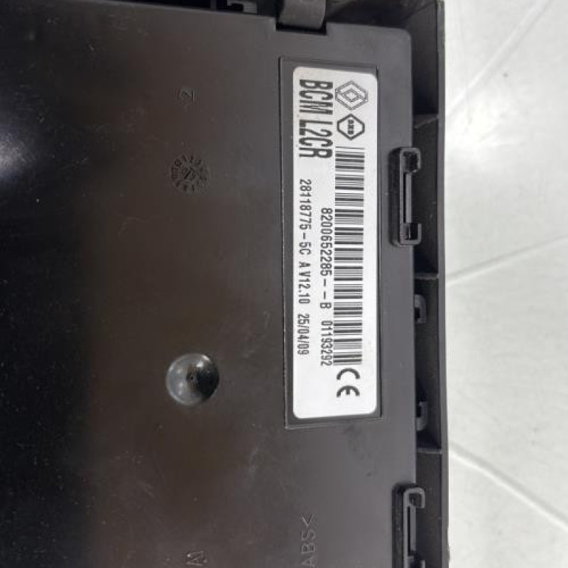 Boitier UCH RENAULT CLIO 3 Photo n°3