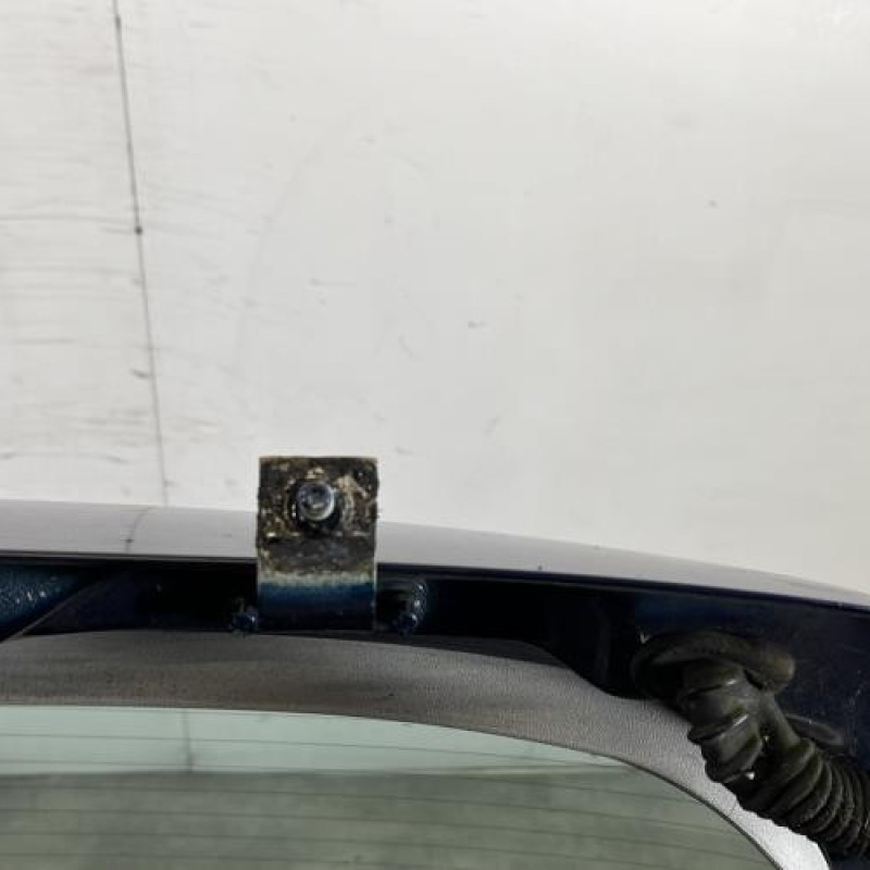 Malle/Hayon arriere VOLKSWAGEN GOLF 4 Photo n°7